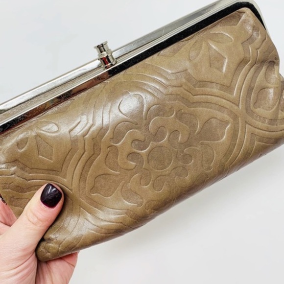 Tan HoBo embossed wallet - Picture 2 of 9
